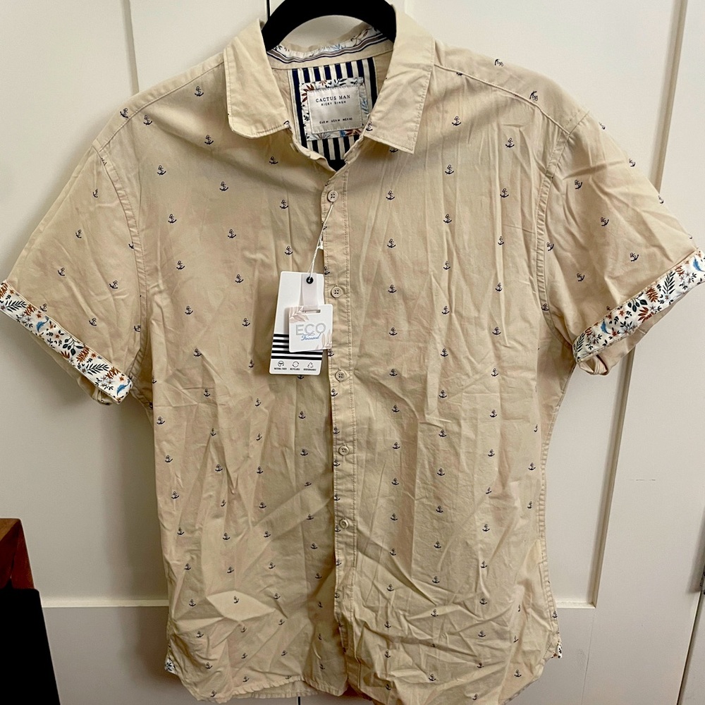 NWT MEN’S HAWAIIAN BUTTON UP SHIRT
